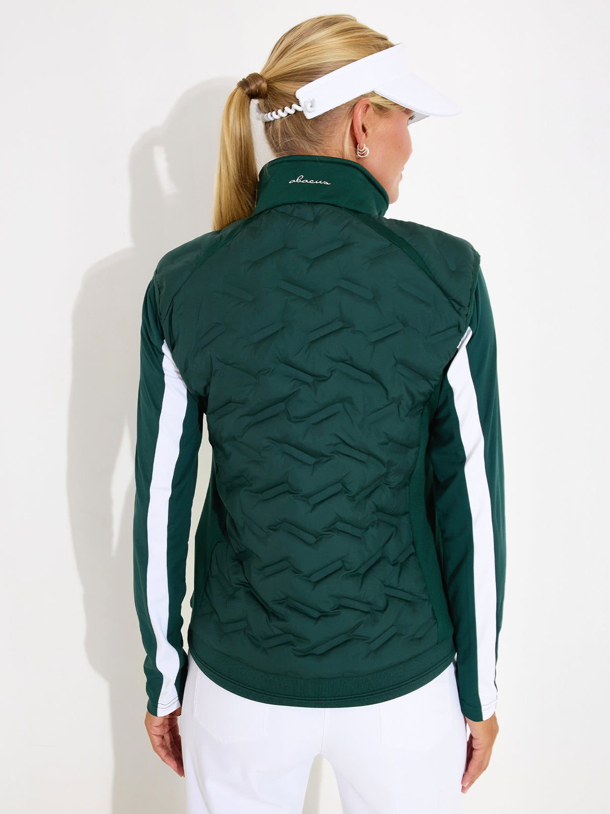 abacus Damen Portrush Hybrid-Weste in Course Green, am Model von hinten