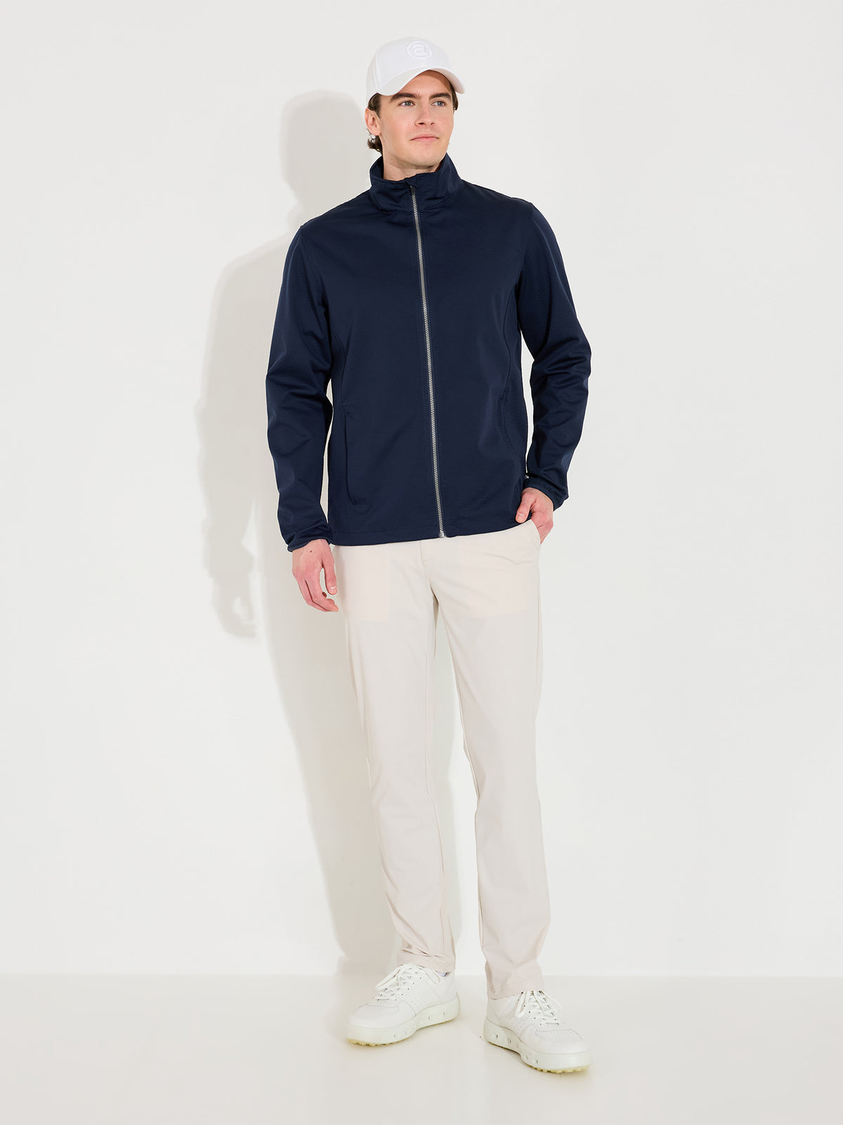 abacus Herren Lytham Softshell-Jacke in Navy, am Model von vorn