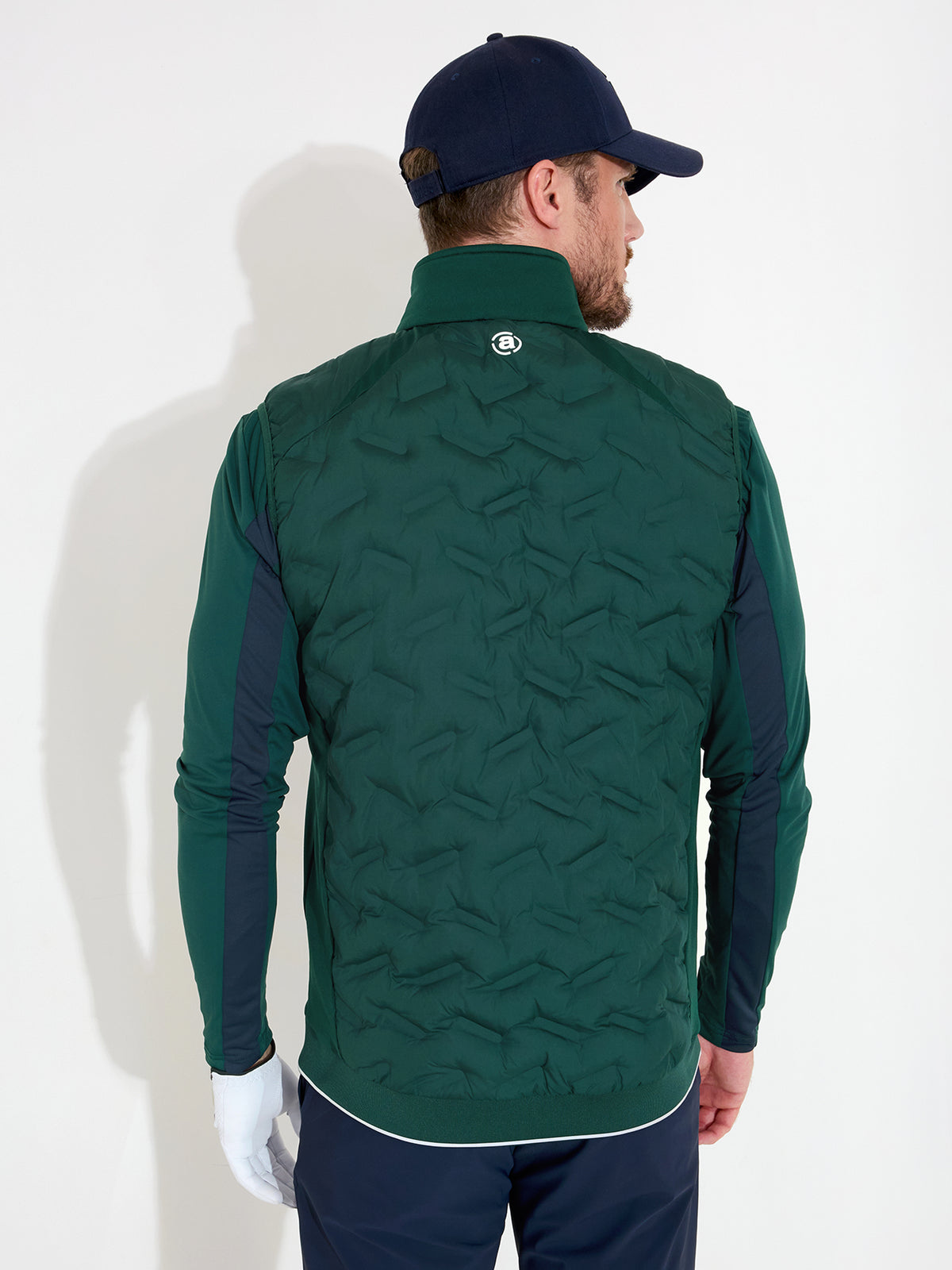 abacus Herren Portrush Hybrid-Weste in Course Green, am Model von hinten
